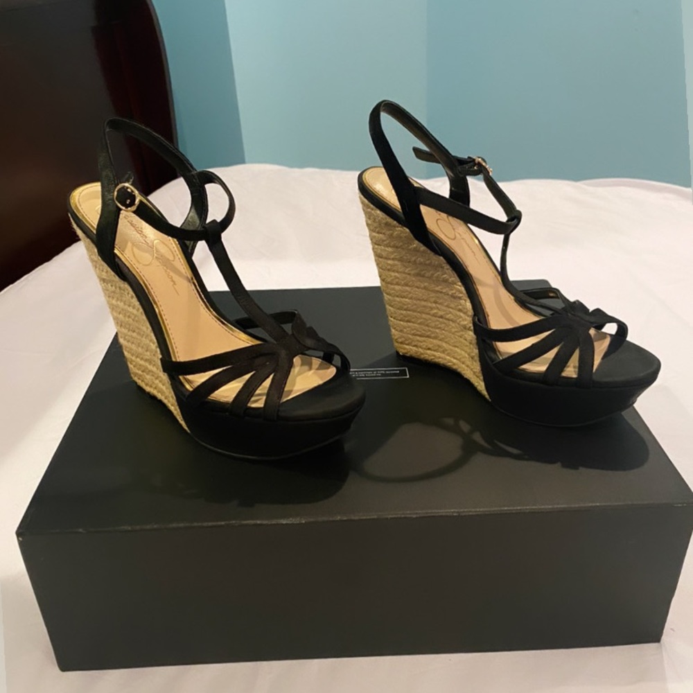 Shoes - Picture 8 of 9